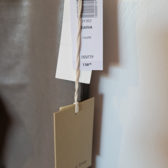 NWT Wilfred Daria Vegan Leather Leggings - Picture 3 of 3